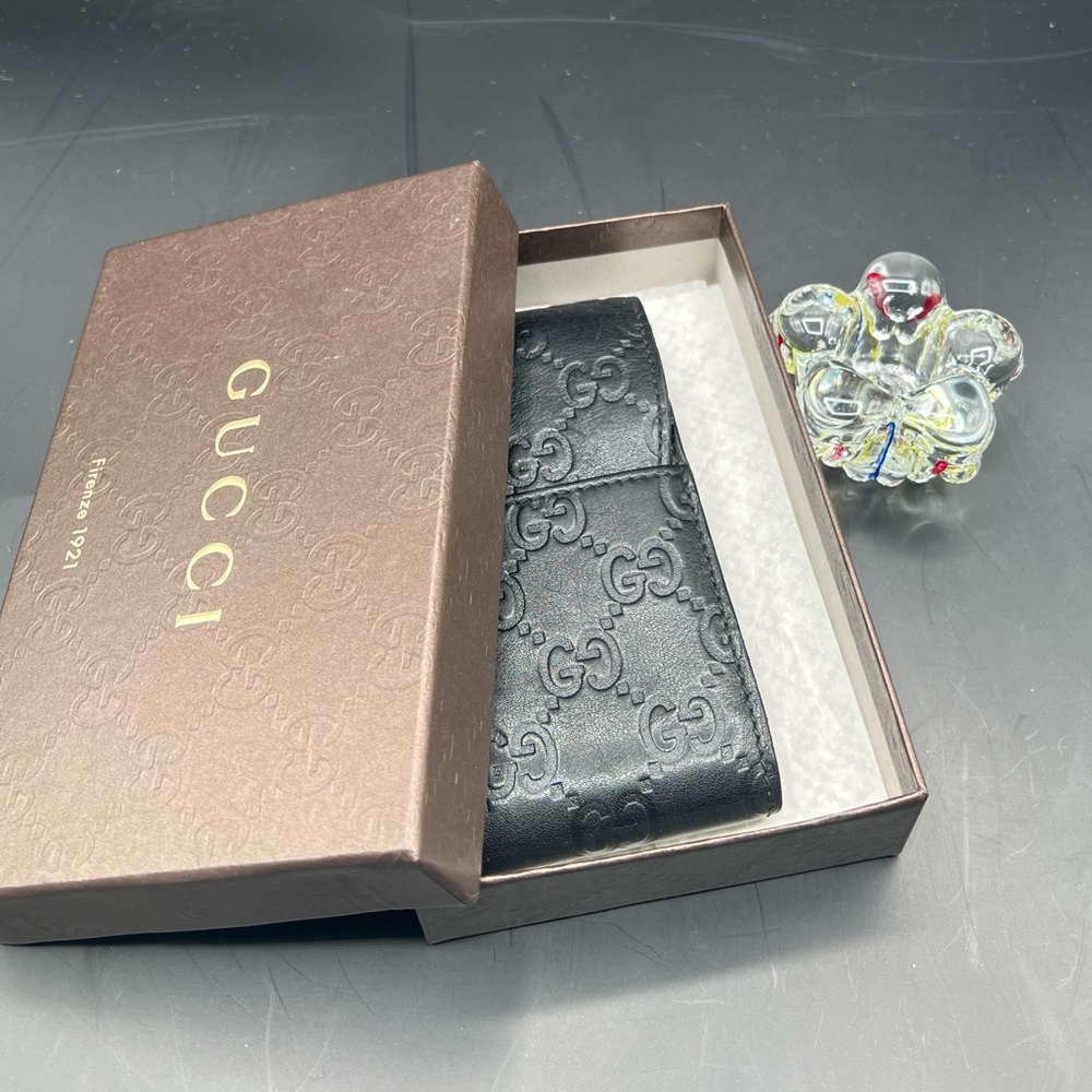 Preloved Gucci Guccissima Cigarette Case in black supple leather.